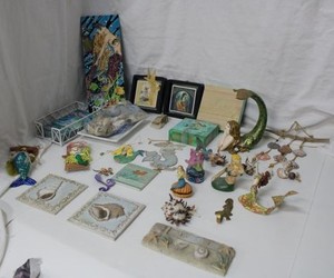 lot 53 image: Mermaid and Shell Decorative Items