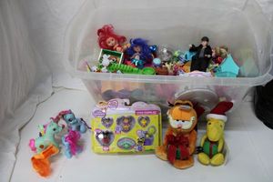 lot 55 image: Tub of Toys, see pictures Includes Garfield and Woodstock TY Beanie Babies