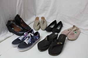 lot 107 image: Womens Shoes Guess Sandals - Size 7, Size 7.5 - Pink Flats, Vans, Hotcakes, and Clarks, Size 6.5 - Tan Heels