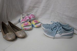 lot 108 image: Womens Shoes Hotcakes, Puma - Size 7.5, and Sketchers - Size 7