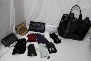 lot 114 image: Womens Gloves and Small HandbagsClutches, see pictures