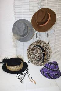 lot 150 image: Womens Felt and Wool Hats, please preview