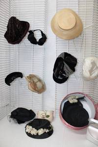 lot 154 image: Womens Vintage Hat Collection