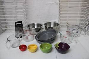 lot 179 image: Large Pyrex Measuring Cups - 2,4 and 8 Cup Sizes, Mixing Bowls, Standing Grater, Cake Pans and Measuring Cup Set