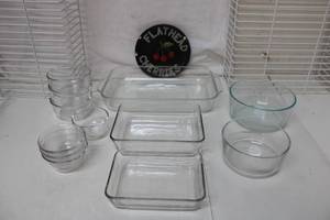 lot 180 image: Pyrex Baking Dishes and Dessert Cups