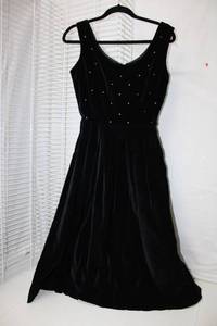 lot 188 image: Velvet Sleeveless Beaded Dress