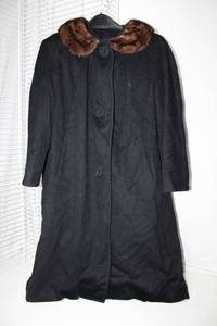 lot 191 image: Presentation Womens Wool Coat with Faux Fur Collar