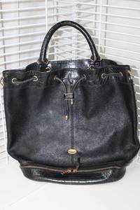 lot 212 image: Bally of Switzerland Black Purse as shown