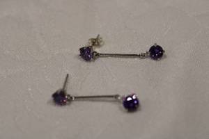 lot 365 image: Sterling silver (unmarked) Tanzanite dangle earrings. Tanzanite tested.