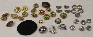 lot 426 image: Collectible buttons and button covers