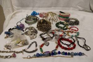lot 383 image: Bracelet selection. Varying materials, shapes and subject matter. Includes Kissaka and more.