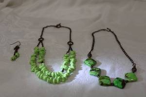 lot 361 image: (2) Mohave Turquoise necklaces, Copper metal. One has a single matching earring. 16L and 14L