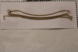 lot 409 image: 10K yellow gold 16L chain. End clasp missing. Unmarked