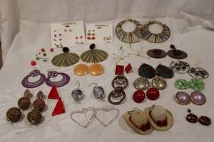 lot 412 image: Matched earrings. Varying styles, colors, material. Approx 20 pairs.