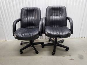 lot 345 image: Rolling Black Vinyl Office Chairs - 3 Total (Sunday Pickup only 2-5p preview by appointment only.)