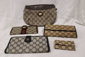 lot 460 image: Purses GUCCI purse and wallets (most marked Gucci made in Italy)