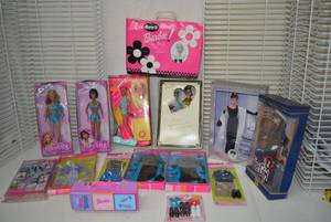 lot 470 image: Barbie Dolls and Outfits, and Destinys Child Dolls