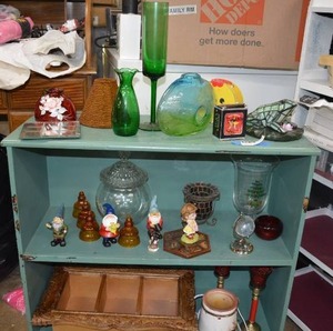 lot 473 image: Wax Melt Warmer, Candle Holders, Figurines, Misc. Glass Jars and More