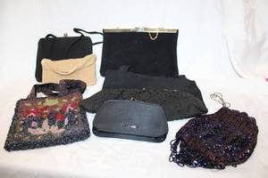 lot 506 image: Beaded and Vintage Purses, see pictures
