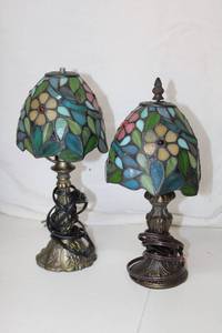 lot 488 image: 2 Small Stained Glass Desk Lamps (one missing finial) 13 and 14 Tall