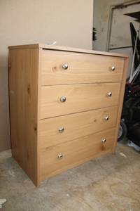 lot 475 image: Small Dresser