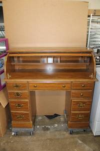 lot 476 image: Roll Top Desk by Riverside Furniture