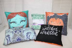 lot 498 image: Halloween Changing Sequin Pillows, Throw Pillows and Queen Sheet Set