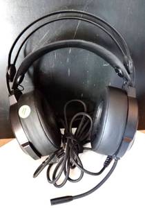 lot 11 image: TOP QUALITY PREDATOR GAMING HEADPHONES - SUPER COMFORTABLE