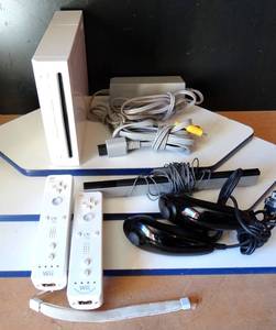 lot 49 image: Wii GAMING SYSTEM AS SHOWN WITH 4 CONTROLLERS CHARGERSENSOR BAR - MODEL RVL-001