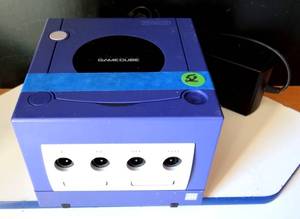 lot 52 image: Nintendo Gamecube Console w Power Supply