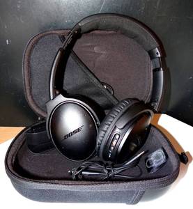 lot 60 image: Bose QuietComfort Wireless Noise-Cancelling Headphones - Black wCase