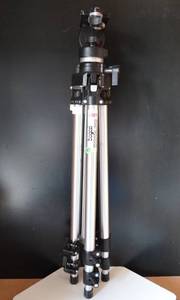 lot 67 image: Bogen Manfrotto 3021 Tripod w 3025 Head Made In Italy - EXCELLENT