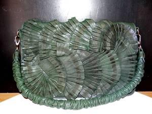 lot 68 image: BEAUTIFUL LOCKHEART HANDBAG IN GREEN SOFT LEATHER - SERIAL # T034817