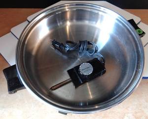 lot 70 image: Health Craft Oil Core Waterless Electric Skillet Frying Pan # K7273 $$$
