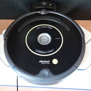 lot 79 image: iRobot Roomba 650 Vacuum Cleaner Robot W Charging Dock - TESTEDWORKS