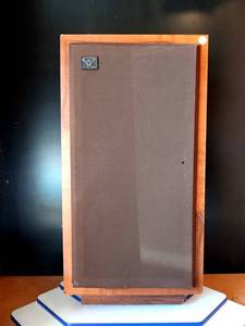 lot 82 image: Vintage 1991 Cerwin Vega D3 Digital Series Speaker - $$$
