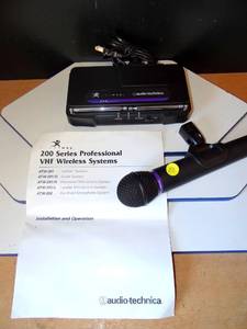 lot 83 image: Audio-Technica Atw-R200 Freeway 200 Series Receiver W Atw-T202 Microphone