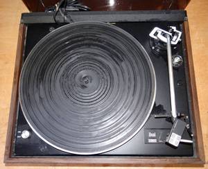 lot 109 image: VINTAGE DUAL 502 BELT DRIVE TURNTABLE WITH COVER - ALL FUNCTIONS OPERABLE WHEN TESTED.