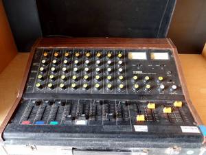 lot 136 image: VINTAGE Yamaha PM-430 8-Channel Mixing Console WStorage Case $$$