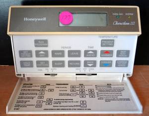 lot 177 image: Honeywell Chronotherm III Programmable Thermostat
