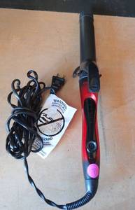 lot 178 image: CHI Lava 1in Curling Iron - TESTEDFULLY WORKING