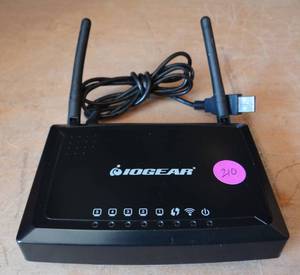 lot 210 image: IOGEAR Universal 5-Port Wi-Fi N Ethernet Hub (GWU647)