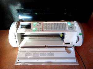 lot 266 image: CRICKET EXPRESSION MACHINE WPOWER SUPPLY AS SHOWN - EXCELLENT SHAPE