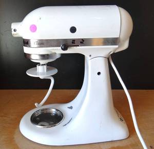 lot 271 image: KitchenAid Classic Tilt-Head Stand Mixer - wKneeding Attachment - TestedWorking