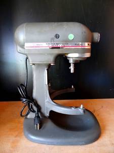 lot 280 image: KitchenAid ProLine GRAY Lift Stand Mixer KSM5 Heavy Duty 325W  - TESTEDWORKS