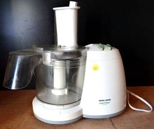 lot 296 image: Black & Decker FP1300 Quick N Easy Plus Food Processor as Shown