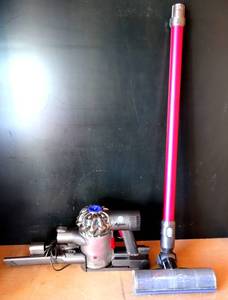 lot 298 image: Dyson DC59 Motorhead Cordless Vacuum wAttachments and Charging Power Supply - $$$