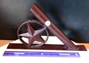 lot 32 image: LONE STAR FLAG POLE HOLDER - WALL MOUNTABLE