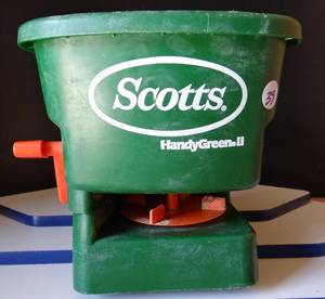 lot 39 image: Scotts Handy Green II Hand Held Spreader, Seed, Fertilizer, Grass, Plant, Salt