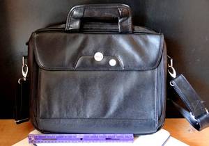 lot 41 image: VERY NICE DELL LAPTOP BAGBRIEFCASE